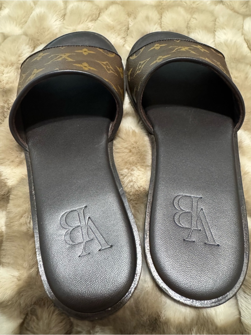 Vintage boho LV Monogram Slide Sandal flats in Brown and Black with Gold Logos - Picture 4 of 7